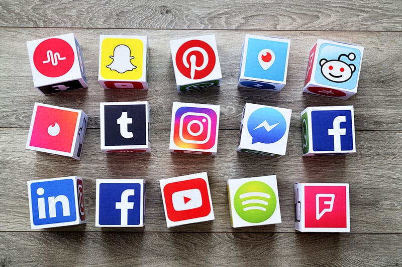 Hvordan bruke sosiale medier til å promotere dine kurs